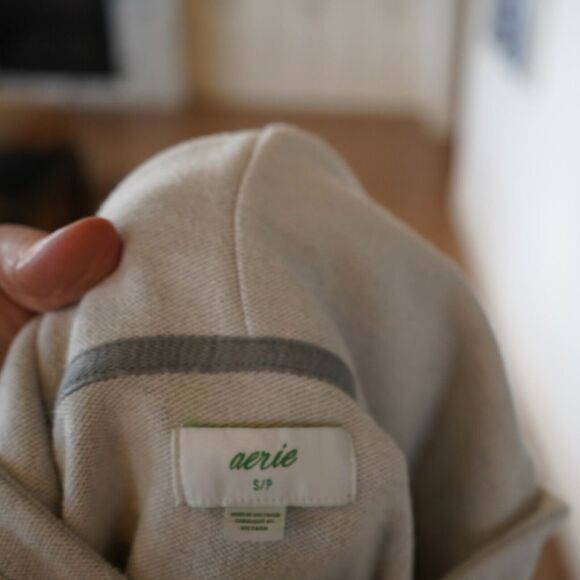 Aerie Womens Gray White Cropped Hoodie Sweatshirt Pullover W/Pocket Sz S EUC! - Picture 3 of 7